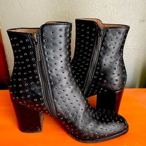 Black Donald J Pliner bootie.